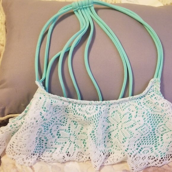 Bikini - Picture 2 of 5